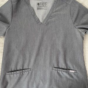 Figs medium graphite casma three pocket scrub top